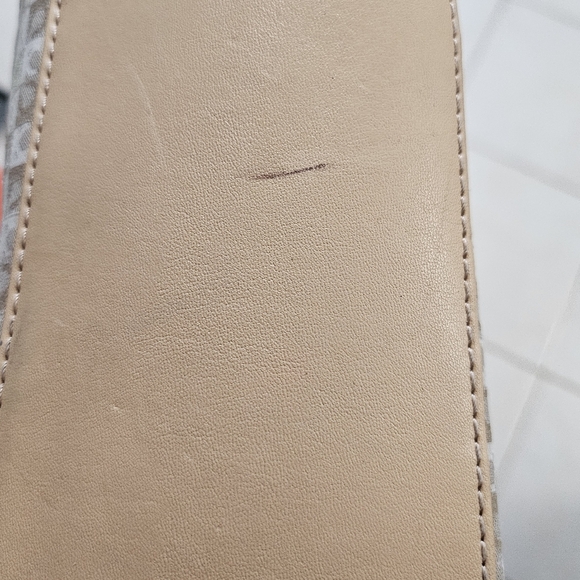 Liz Claiborne Tan and Gray Tote Bag with Stylish Design - Picture 15 of 16